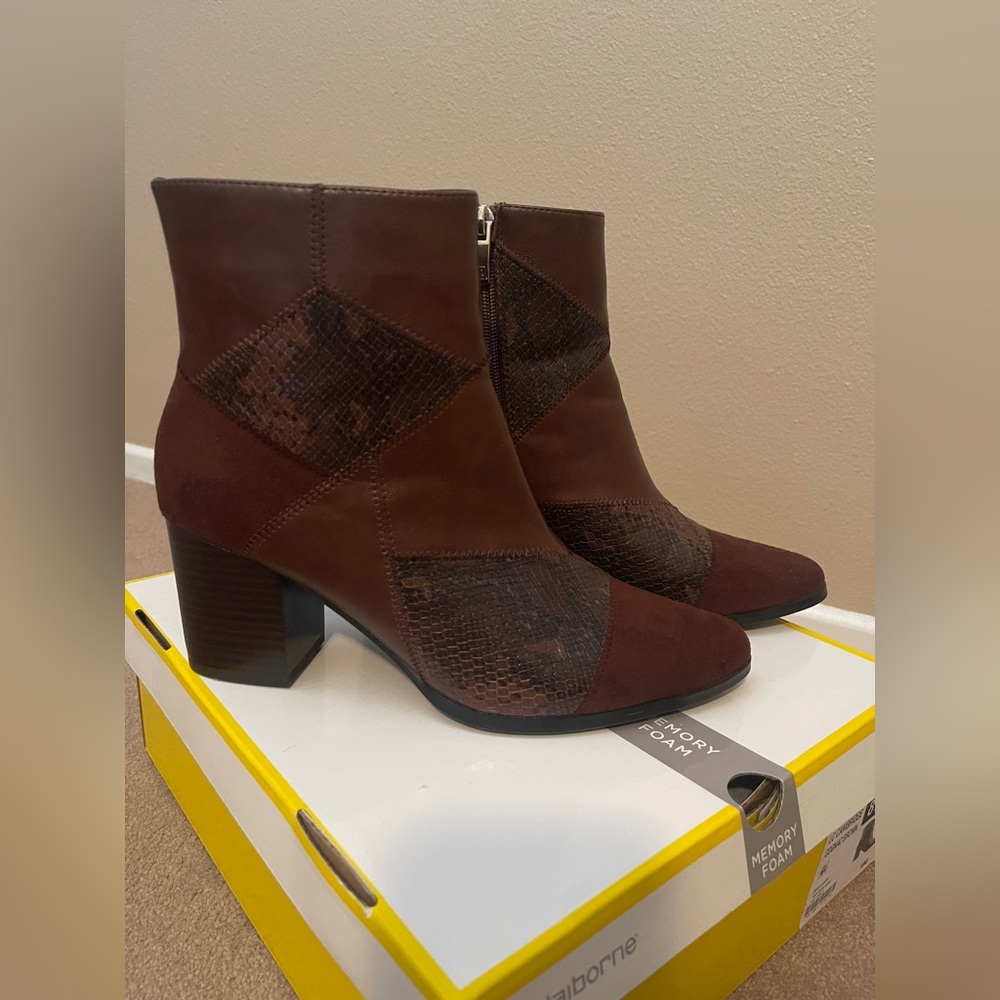 Liz Claiborne Cambridge Cognac Brown Ankle Boots - Like new!